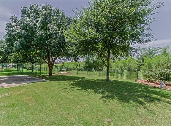 3rd image of 11261 Balcones Dr
