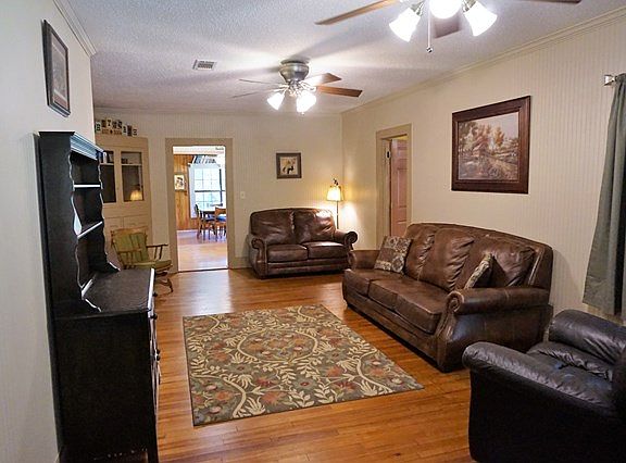 2nd image of 1149 County Road 463