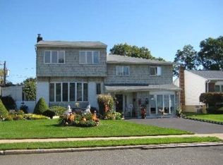 1273 Lois Ln, Seaford, NY