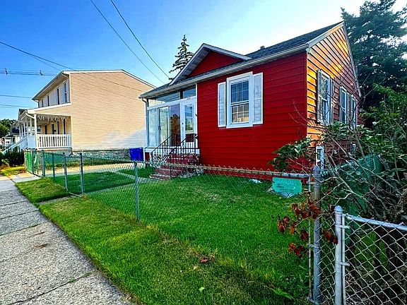 2nd image of 828 Wood St