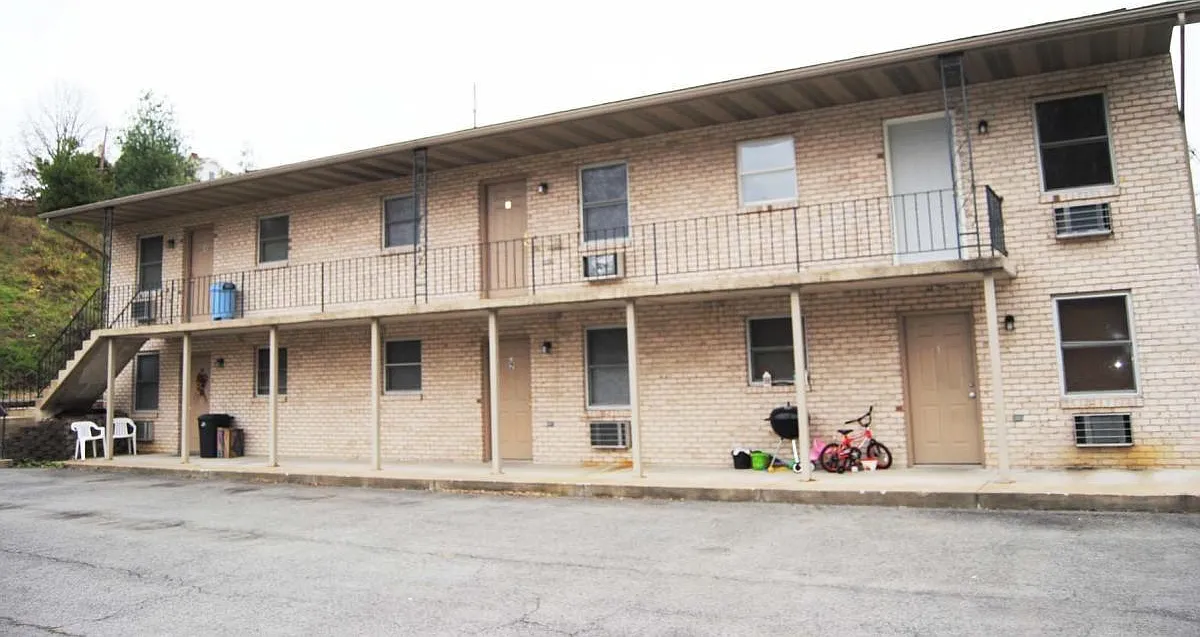 2 bed, 700 sqft, $900 — Photo 2