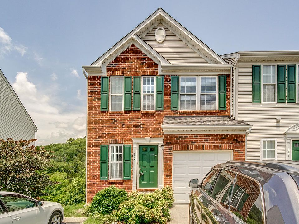Amazing location! Minutes to new shopping, downtown, grocery, Vanderbilt Hospital and more - or stay in and enjoy the cozy views from the back balcony! There is a Pool in community; currently not open.)