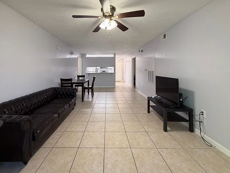 3921 SW 34th St #301 — Photo 18