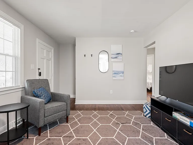 6525 W Grace St — Photo 15