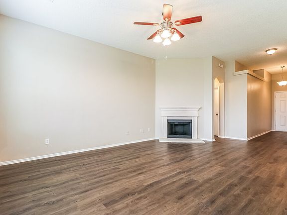 4th image of 1701 Wolf Creek Dr