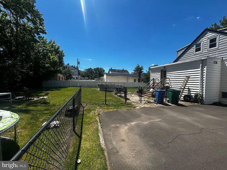 513 Cedar Ave — Photo 18