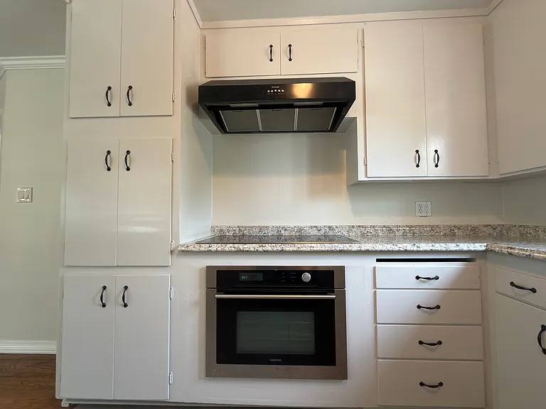 2605 S Bentley Ave — Photo 6