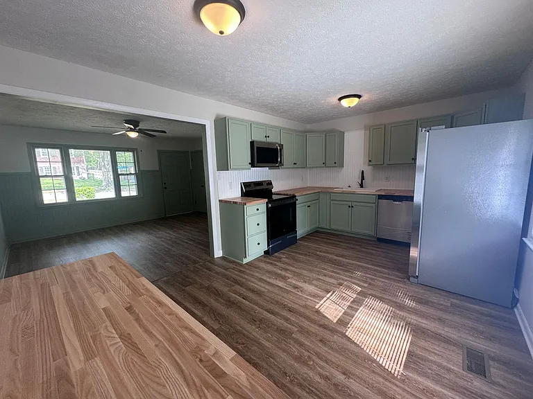 652 Monagan St — Photo 8