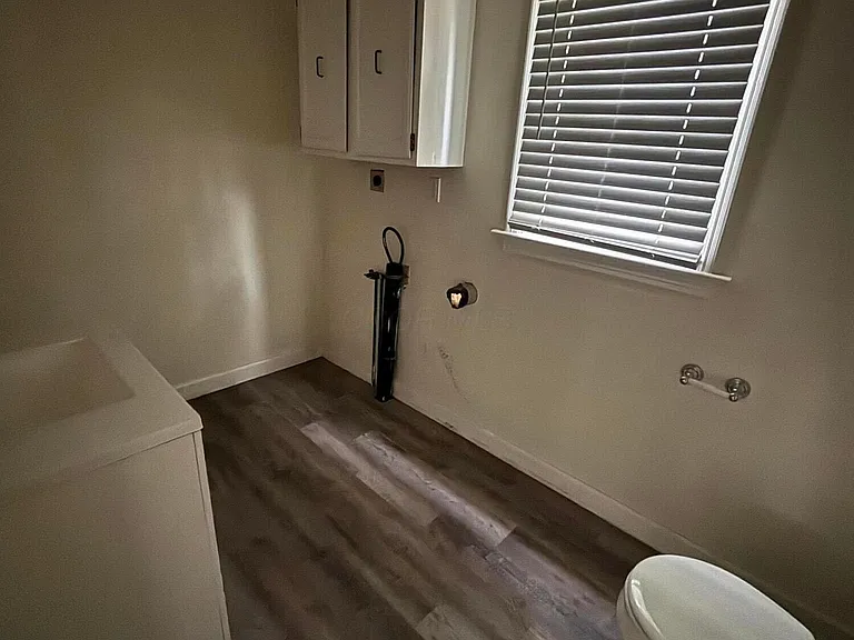 1690 Dyer Rd — Photo 4