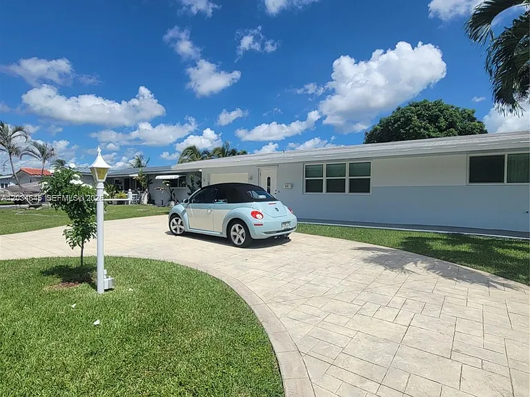 1211 NW 87th Way — Photo 3