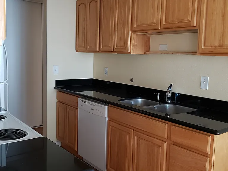 1001 Taylor Ave N #304 — Photo 6