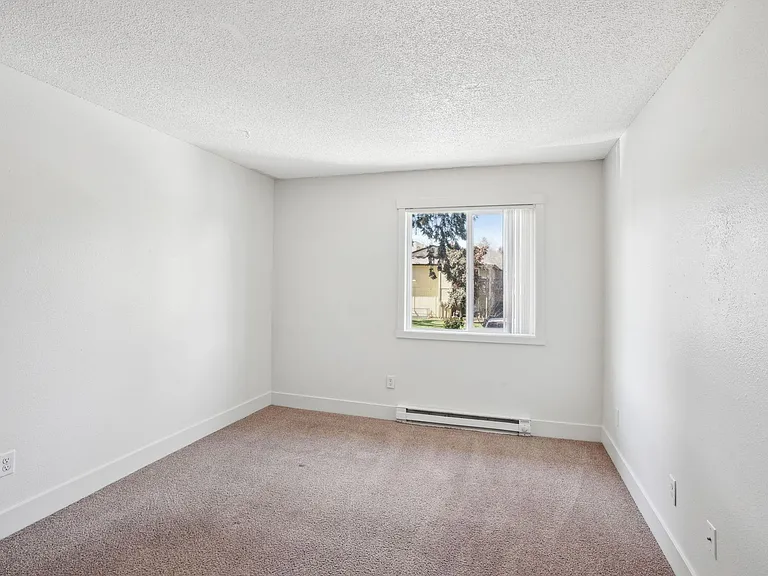 Beverly Grove Apartments — Photo 10