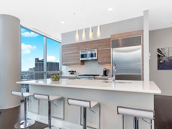 5th image of 110 W Superior St #1602