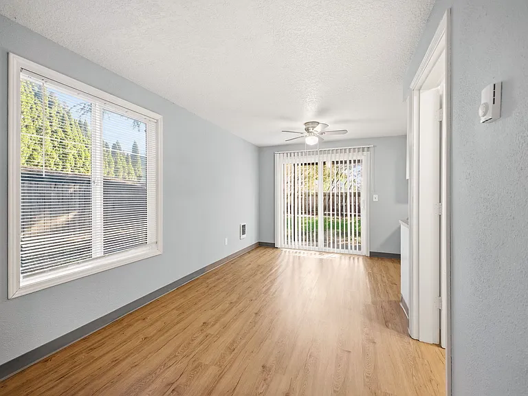 627 SE 132nd Ave — Photo 3