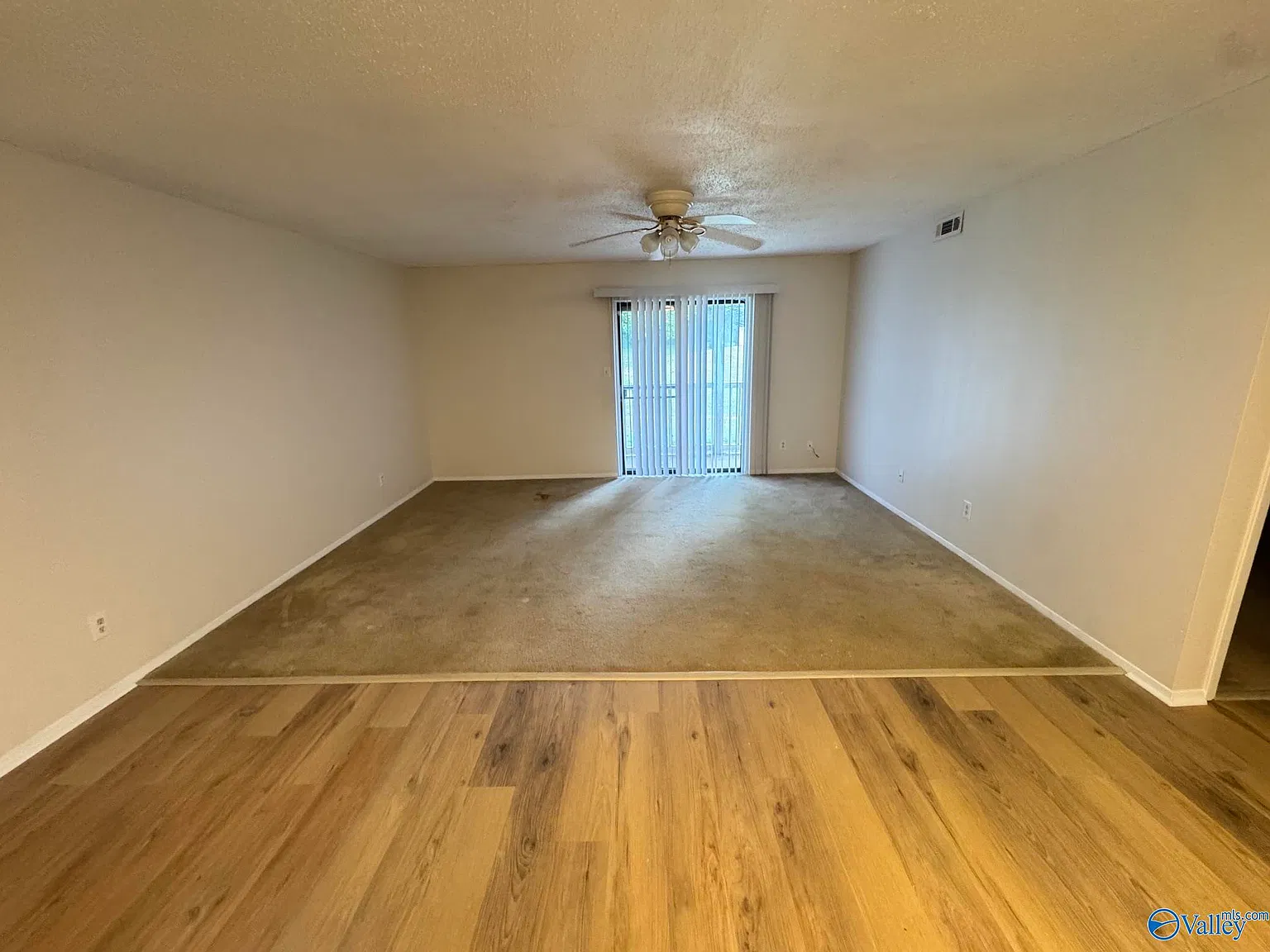 1 bed, 1.0 bath, 741 sqft, $1,100 — Photo 2