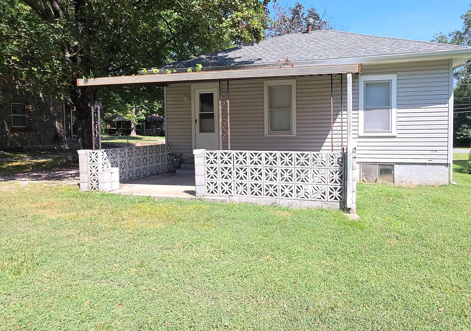 2 Bedroom House! Updated! $850 — Photo 4