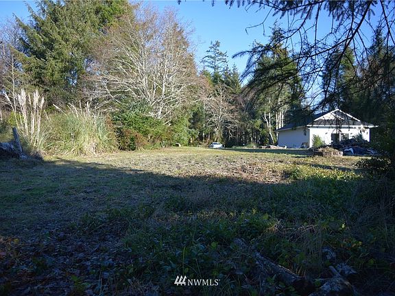 3rd image of 107 Duck Lake Drive NE