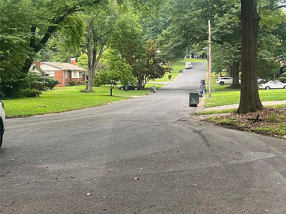 5th image of 830 Dudley Dr