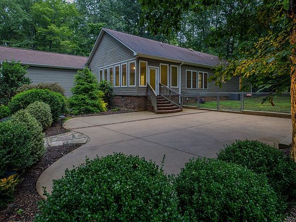 2nd image of 4628 Harmony Ln