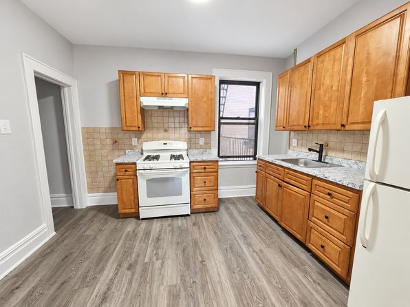 213 Highland Ave #201