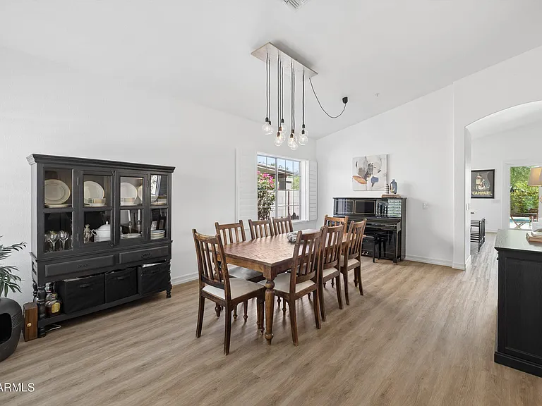9647 E Ludlow Dr — Photo 2