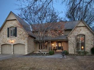 8929 Linden Ln, Prairie Village, KS 66207