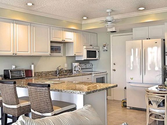 5th image of 200 Diplomat Parkway #636