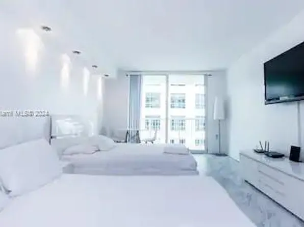 1200 Brickell Bay Dr APT 2610, Miami, FL 33131