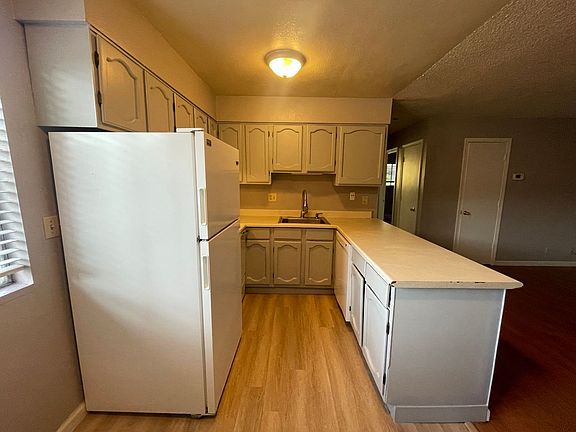 2nd image of 2560 E St APT D