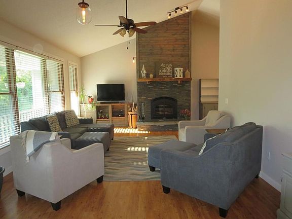 3rd image of 32325 Goldenrod St NW
