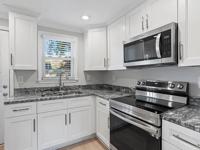 531 1/2 Pershing Dr — Photo 8