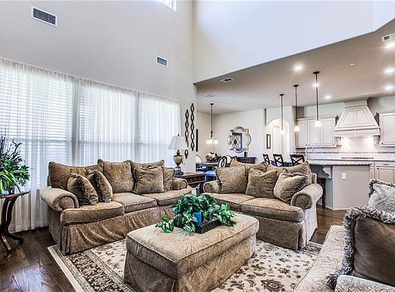 5th image of 337 Redstone Dr