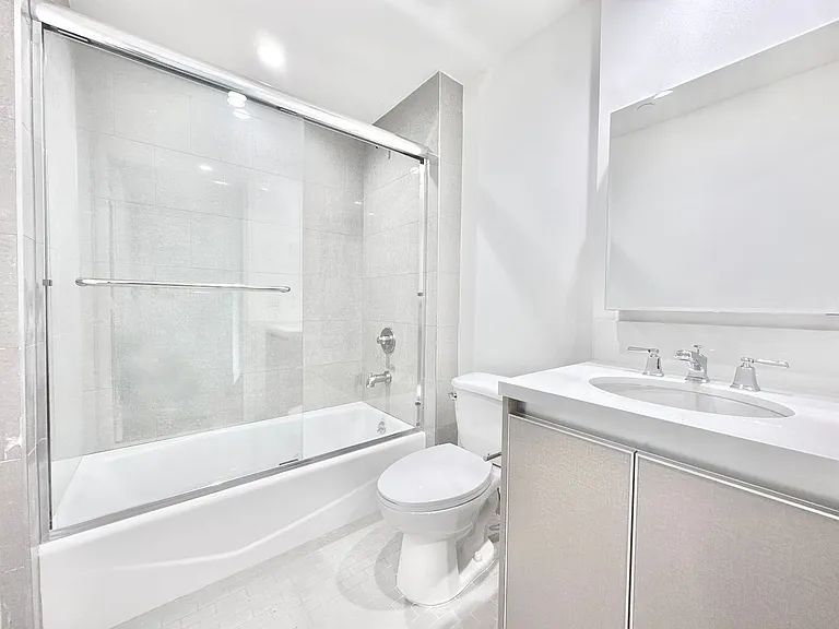 838 S La Brea Ave — Photo 9