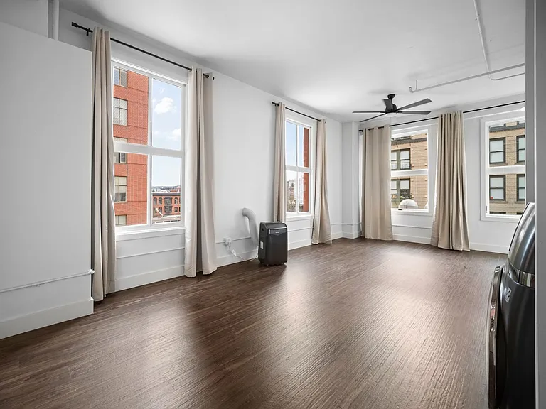 7 S Howard St — Photo 35