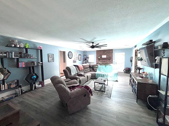 3rd image of 2101 Pinecliff Dr