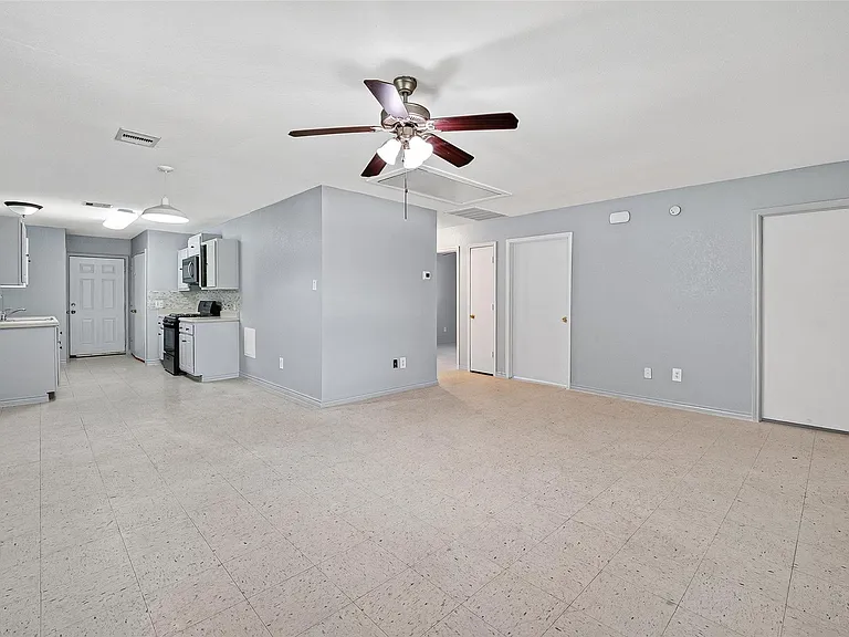 11411 Roandale Dr — Photo 10