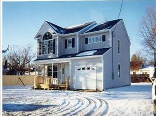 84 Cedar St, Ronkonkoma, NY 11779
