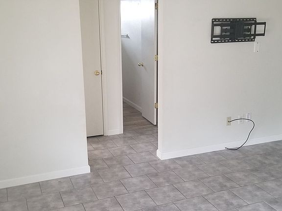 5th image of 400 W St John Ave APT A