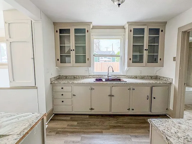 205 1/2 Terry Ave — Photo 5