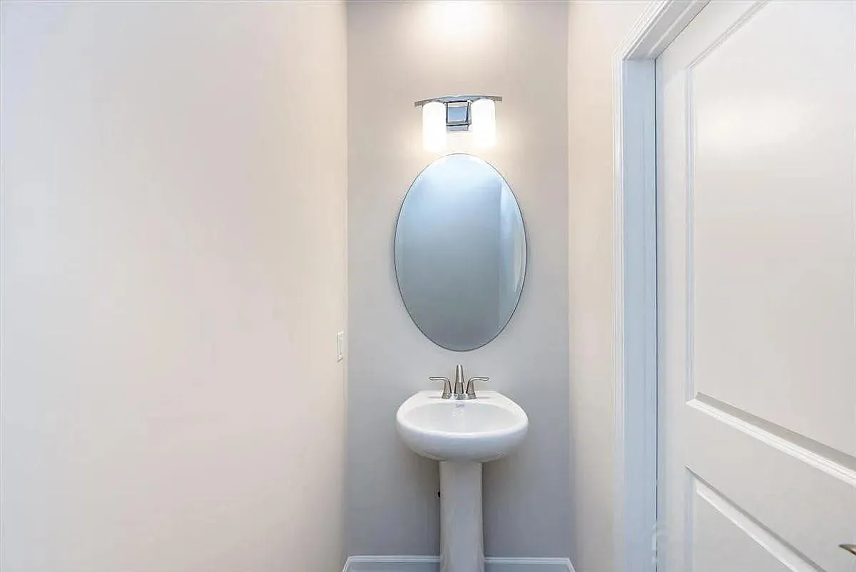 3 bed, 1604 sqft, $1,950 — Photo 3