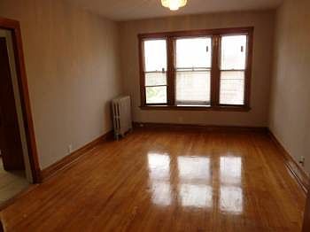 4th image of 1334 W Bryn Mawr Ave