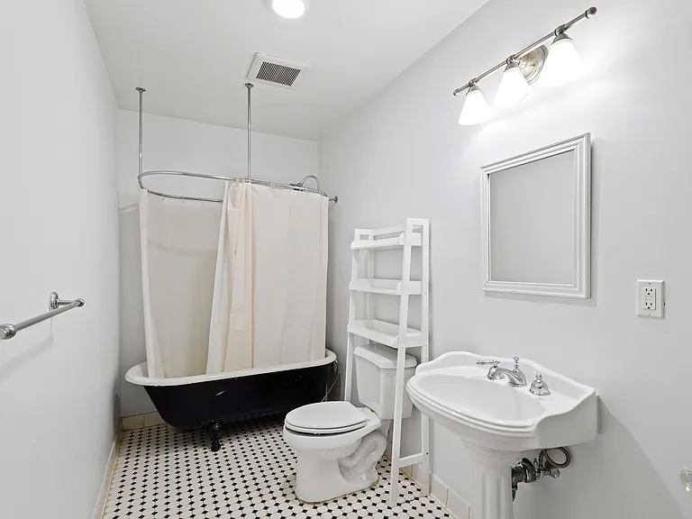 2524 James M Wood Blvd #202 — Photo 7