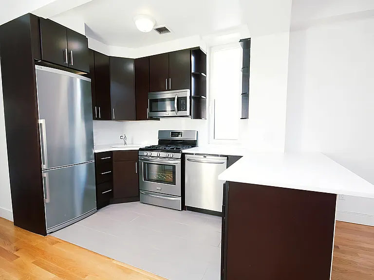 32-63 37th St #3A — Photo 1