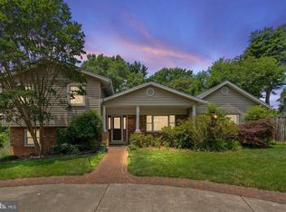 9750 Vale Rd NW, Vienna, VA 22181