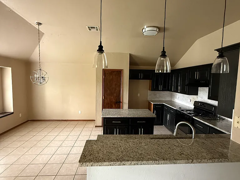 2021 Cedar Meadow Ln — Photo 7