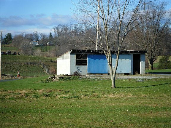 Shed / Small horse barn