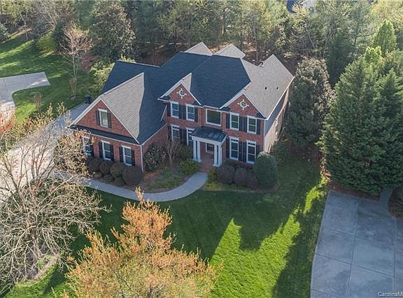 3rd image of 17054 Laurelmont Ct