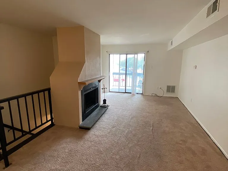 14 Lancaster Est — Photo 2