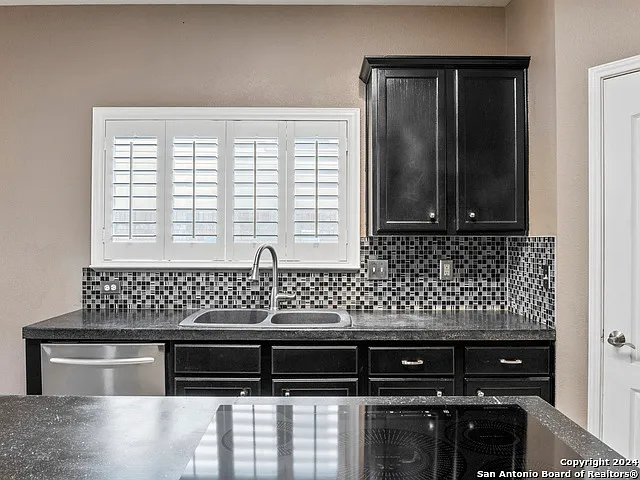 18 Nikita Dr — Photo 11