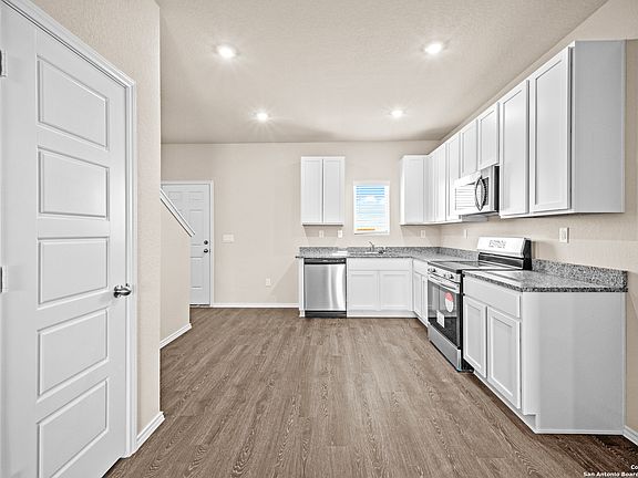 4th image of 8813 Broad Wing Dr